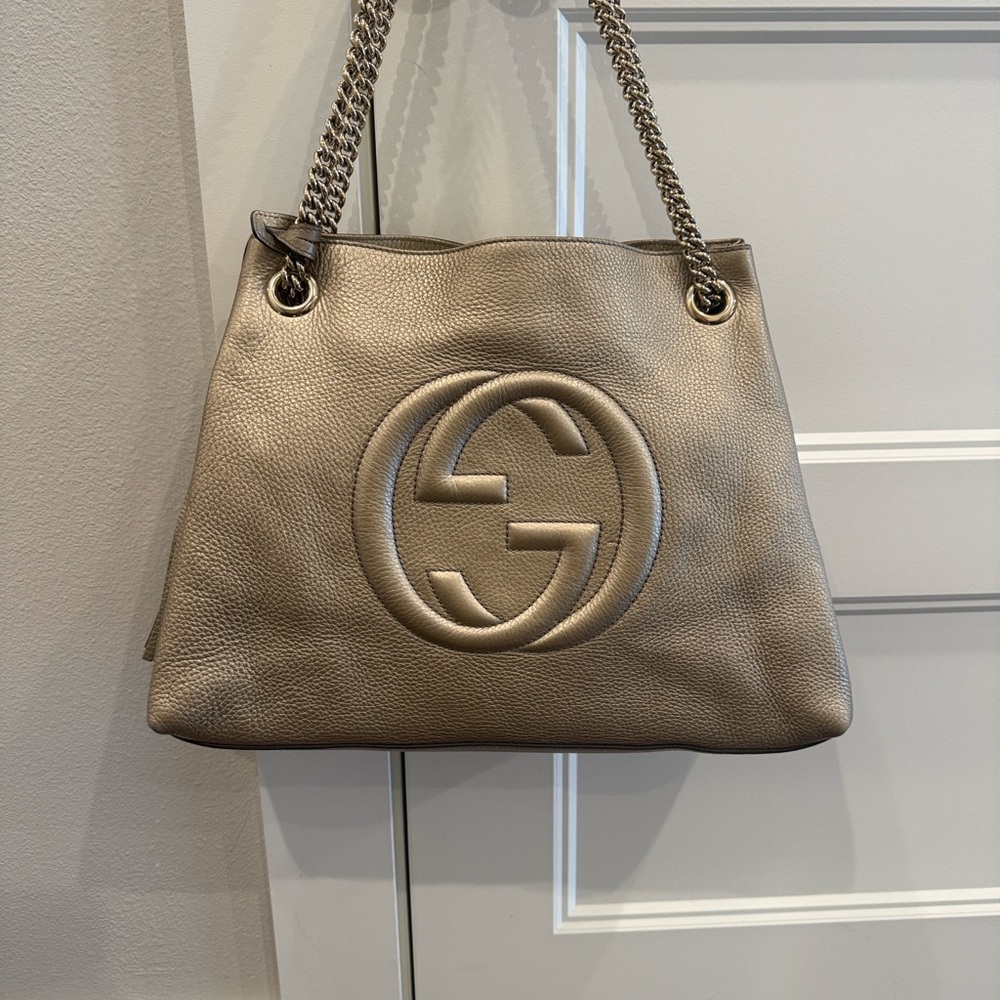 Gucci Soho Medium Chain Tote in Gold - Picture 12 of 16